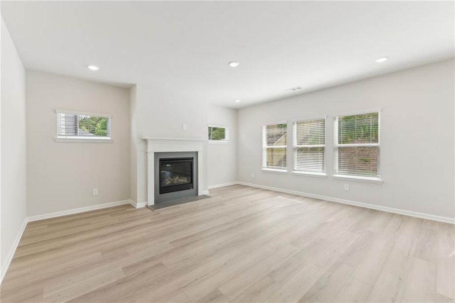 Spacious, unfurnished interior of a new home in Ivey Township, Dallas (Image 37).