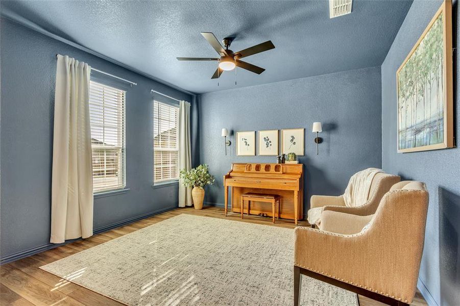 Furnished interior view inside a new home in , Fort Worth (Image 17). Furnished interior view inside a new home in , Fort Worth (Image 17).
