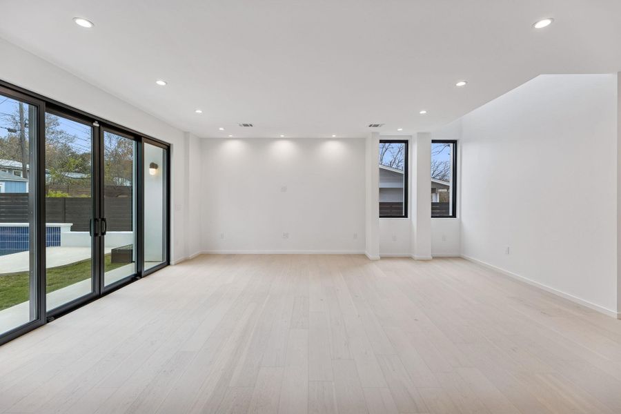Spacious, unfurnished interior of a new home in , Austin (Image 17).