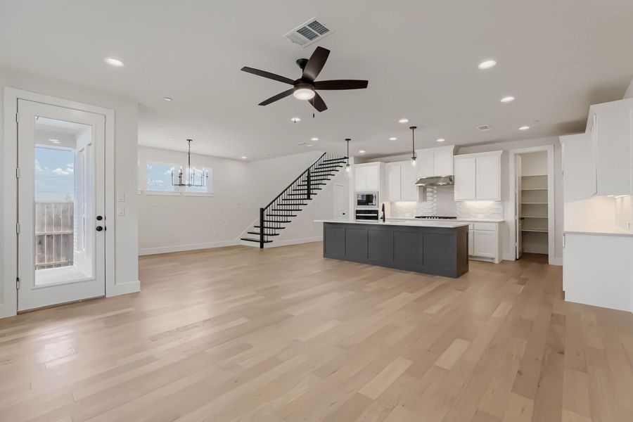 3137 Sir Judge - Living Area