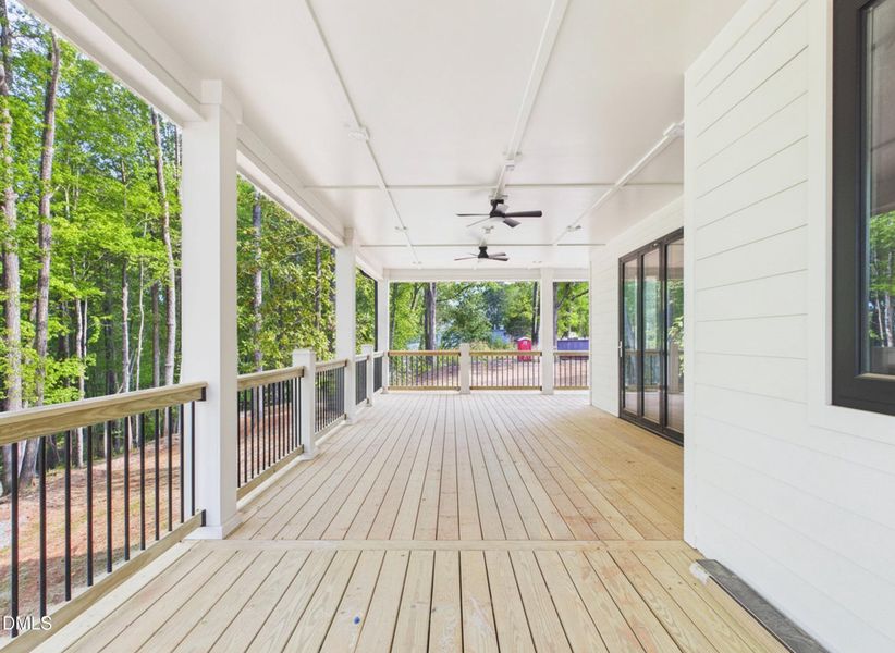 CAM06429G6-PR0015-STILL010-001