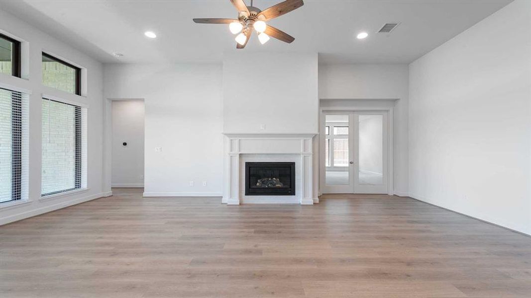 Spacious, unfurnished interior of a new home in Talon Hills 60'/70', Fort Worth (Image 12). Spacious, unfurnished interior of a new home in Talon Hills 60'/70', Fort Worth (Image 12).