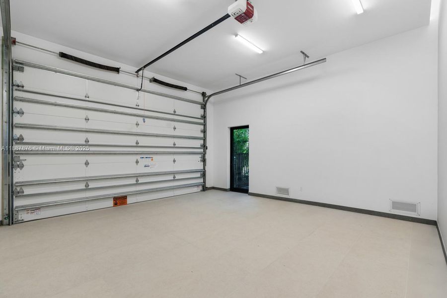 Spacious, unfurnished interior of a new home in , North Miami (Image 20).