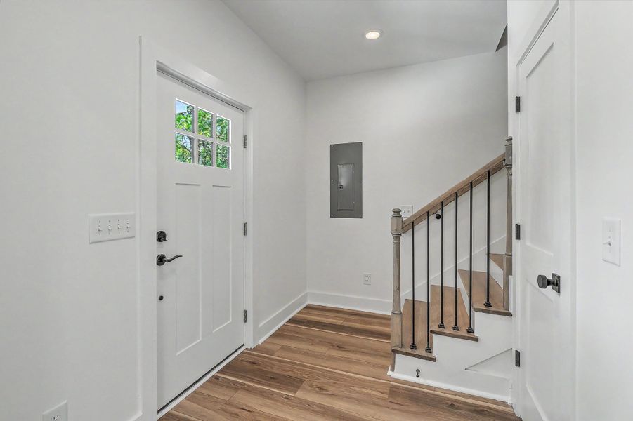 Spacious, unfurnished interior of a new home in , Charleston (Image 35).