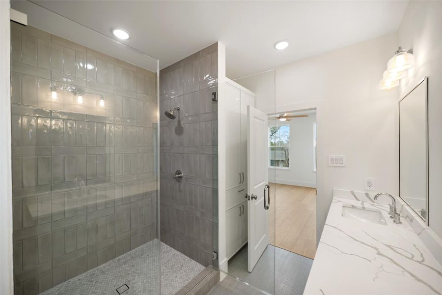 2nd Full Bath - view 2