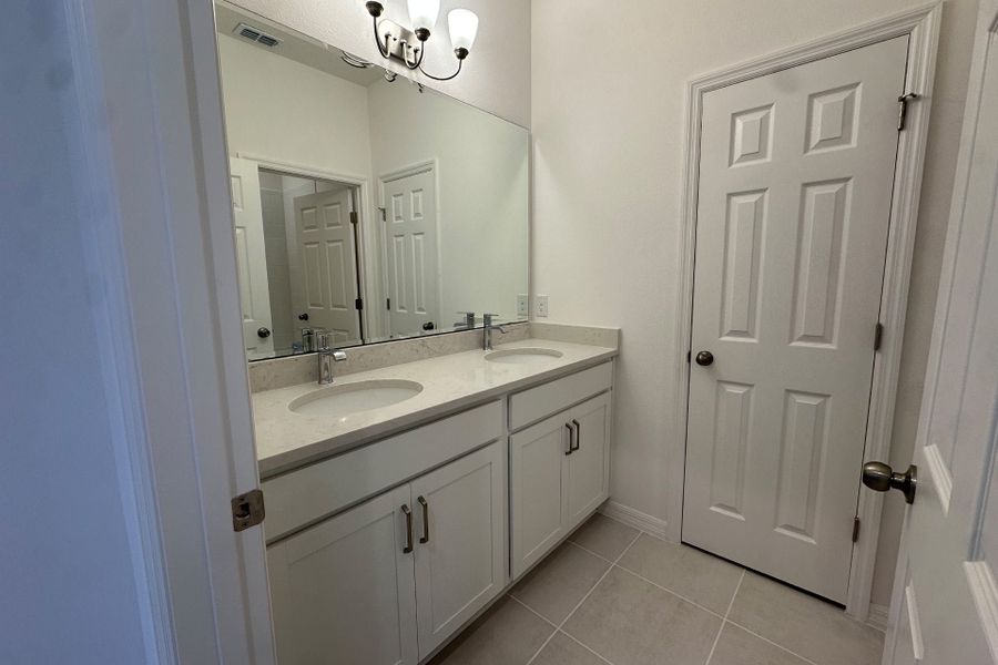 Comfortable and Functional Bathroom in Central Florida House Comfortable and Functional Bathroom in Central Florida House