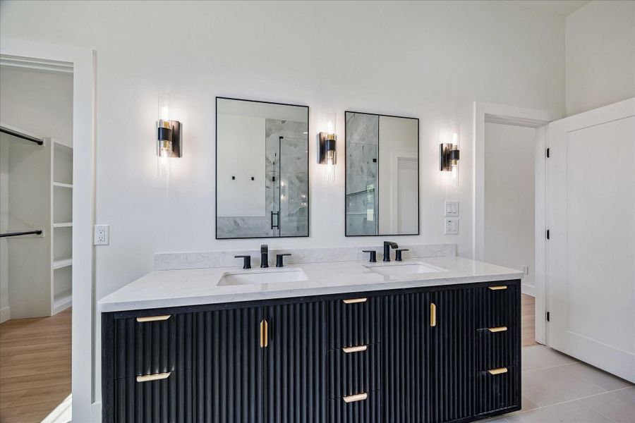 Furnished interior view inside a new home in , Santa Fe (Image 20).