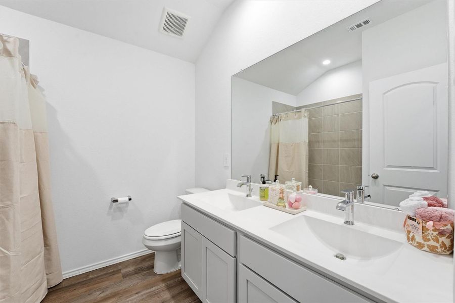Furnished interior view inside a new home in River Ranch Meadows, Dayton (Image 9). Furnished interior view inside a new home in River Ranch Meadows, Dayton (Image 9).
