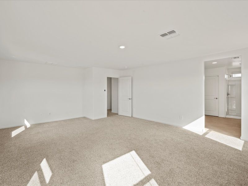 Spacious, unfurnished interior of a new home in Rincon Crest at Rocking K, Tucson (Image 14).