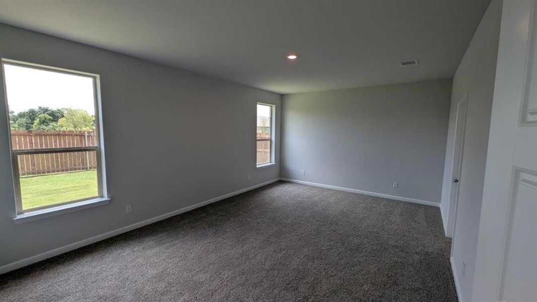 Spacious, unfurnished interior of a new home in Lankford Farms, Cleburne (Image 7).