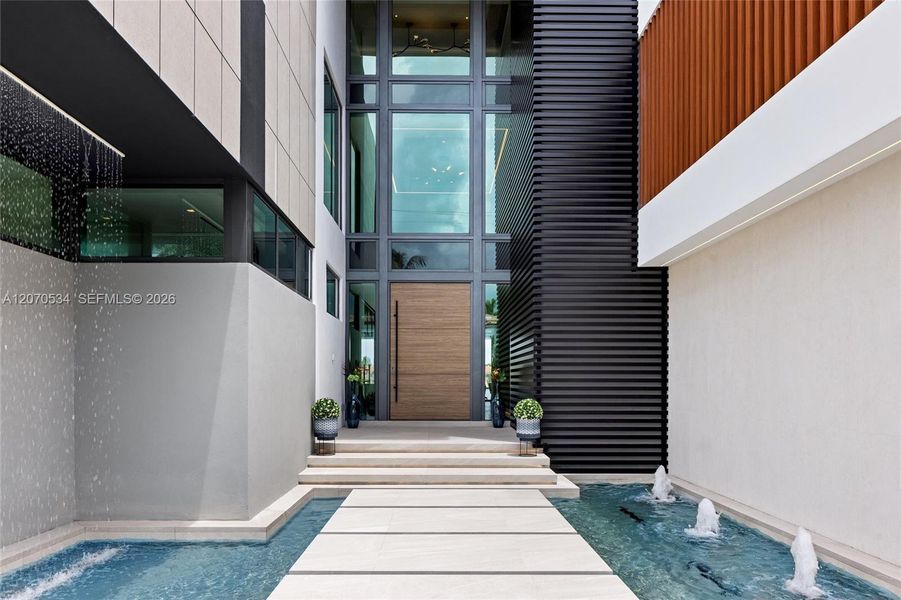 Exterior details and patio area of a home in , Fort Lauderdale (Image 3).
