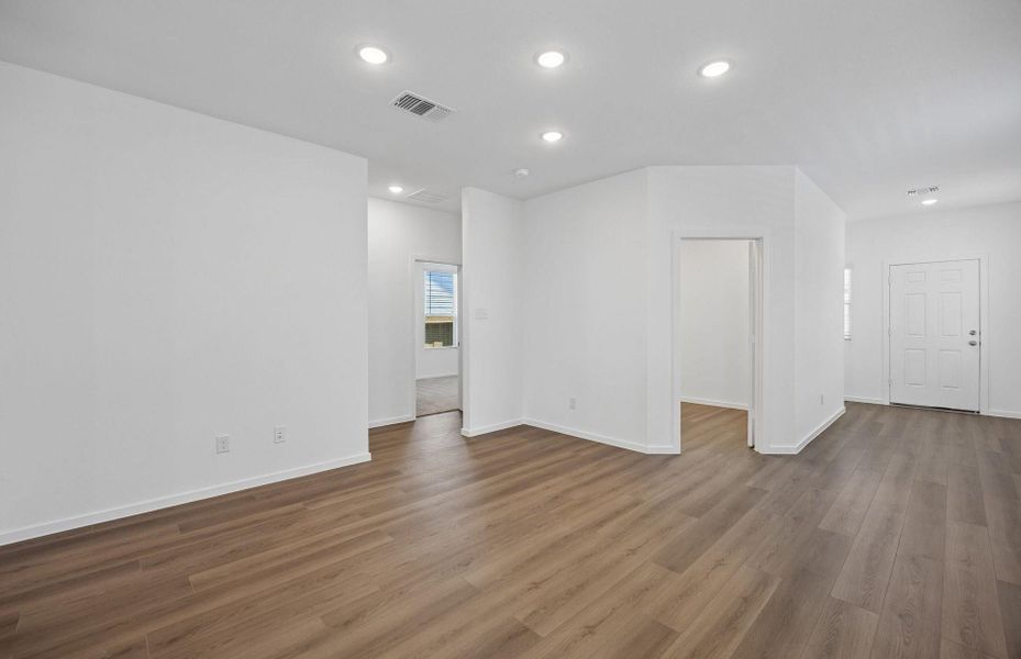 Spacious, unfurnished interior of a new home in Stokesbury, Waller (Image 21).