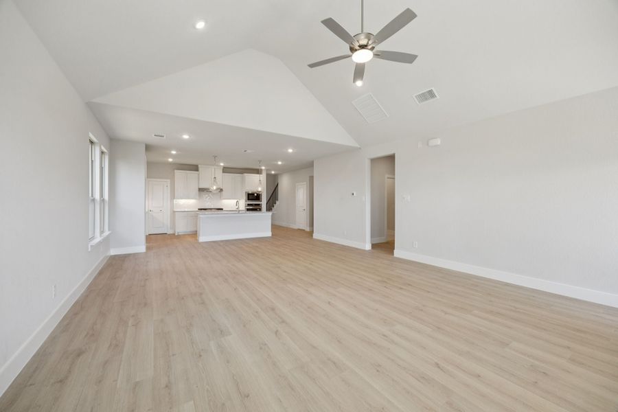 Spacious, unfurnished interior of a new home in Dove Hollow, Waxahachie (Image 26). Spacious, unfurnished interior of a new home in Dove Hollow, Waxahachie (Image 26).
