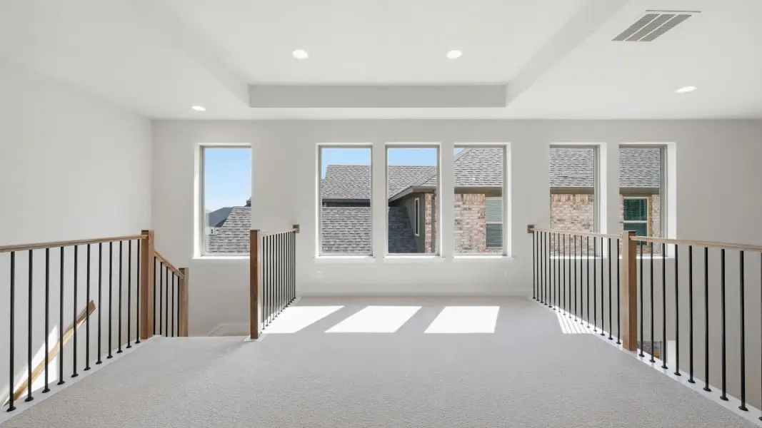 Spacious, unfurnished interior of a new home in Eliana, McKinney (Image 21).