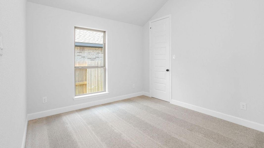 Spacious, unfurnished interior of a new home in Evergreen, Conroe (Image 12).