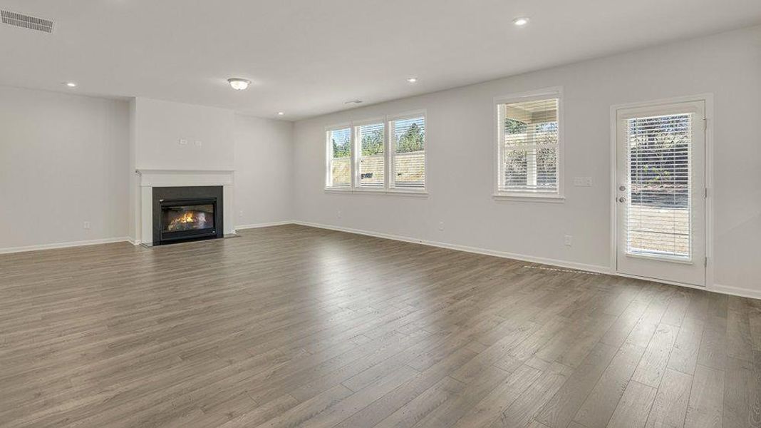 Spacious, unfurnished interior of a new home in Falls Creek, Flowery Branch (Image 9).