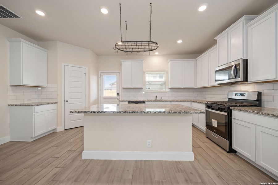 Furnished interior view inside a new home in Steele Creek, Cibolo (Image 6).