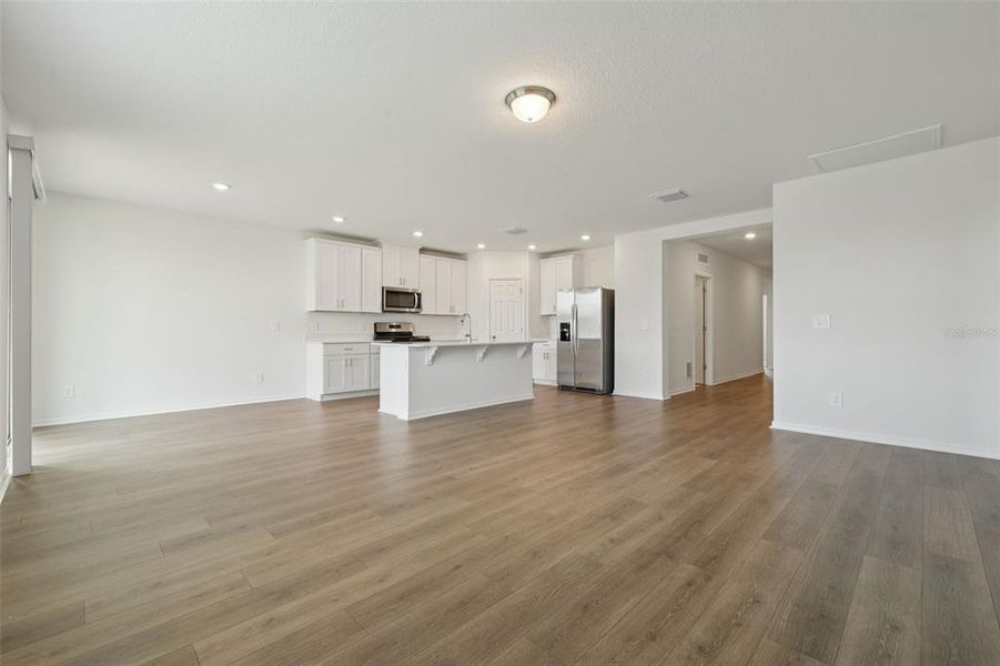 Spacious, unfurnished interior of a new home in The Reserve at Twin Lakes, St. Cloud (Image 18).