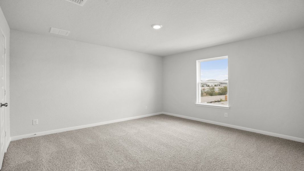 Spacious, unfurnished interior of a new home in Hunters Ranch, San Antonio (Image 24).