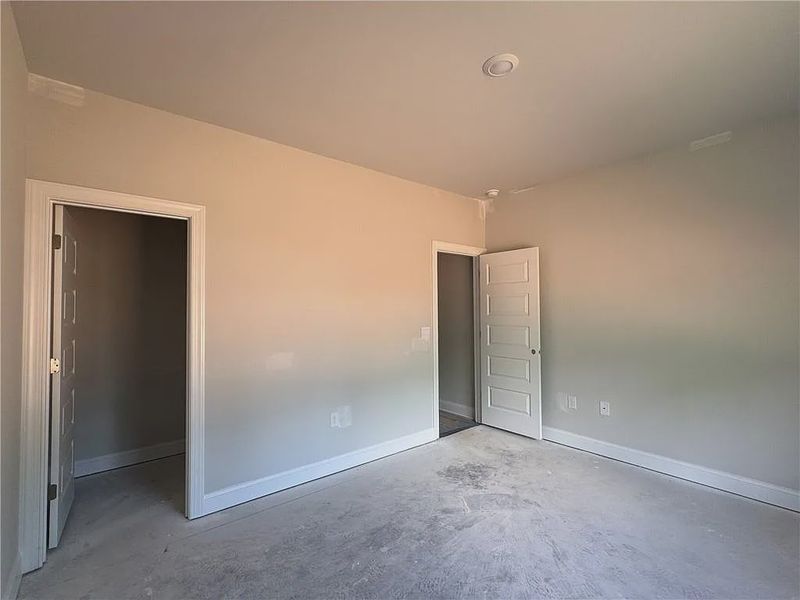 Spacious, unfurnished interior of a new home in Tuscany Hills, Douglasville (Image 8).