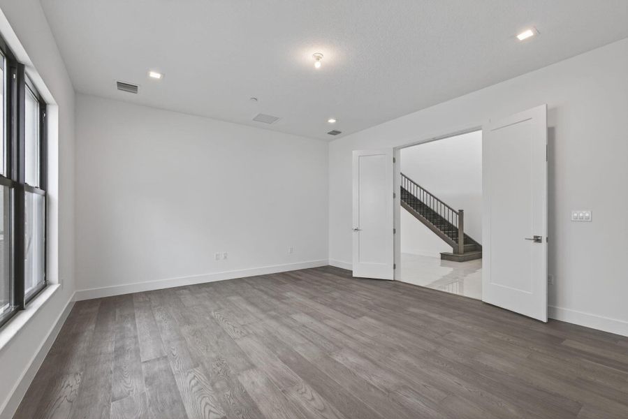 Spacious, unfurnished interior of a new home in Apex at Avenir, Palm Beach Gardens (Image 20).