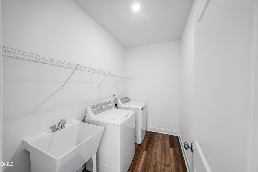 SUN_Stoneriver_Pic_EastmanIII_Laundry_1o