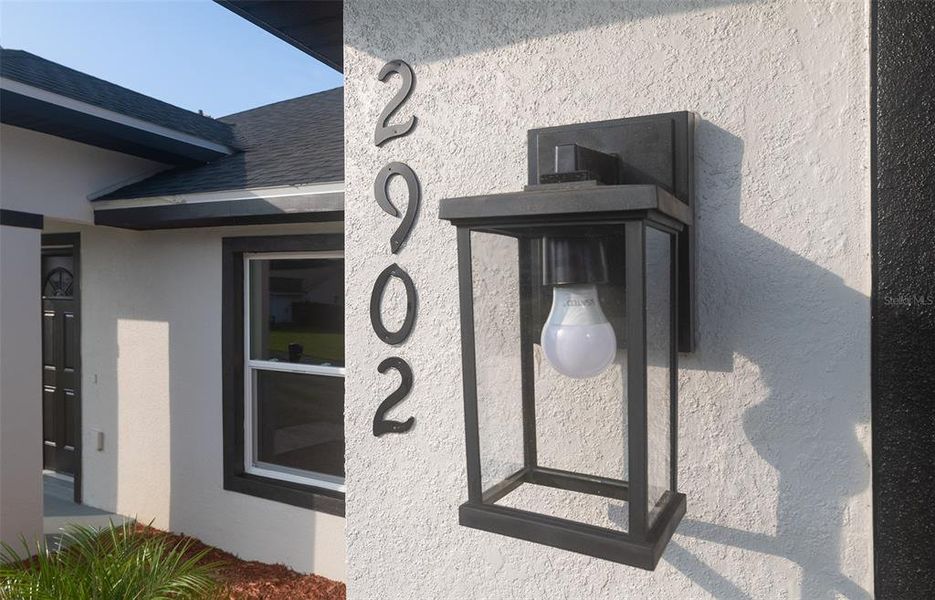Exterior details and patio area of a home in , Dunnellon (Image 26).