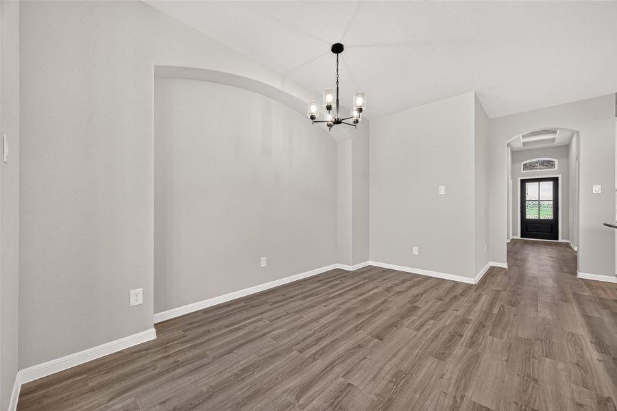 Spacious, unfurnished interior of a new home in , Angleton (Image 36).