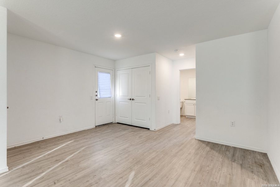 Spacious, unfurnished interior of a new home in Mission del Lago, San Antonio (Image 7). Spacious, unfurnished interior of a new home in Mission del Lago, San Antonio (Image 7).