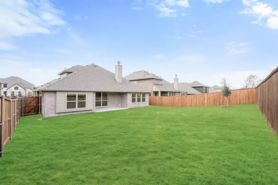 Exterior details and patio area of a home in Liberty, Melissa (Image 4).