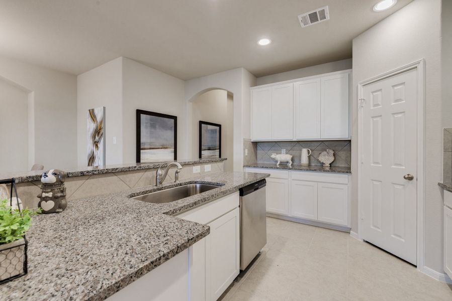 Representative furnished interior of a home built from the Floor Plan 1759 by Colina Homes in Grand Magnolia, Magnolia (Image 10). Representative furnished interior of a home built from the Floor Plan 1759 by Colina Homes in Grand Magnolia, Magnolia (Image 10).
