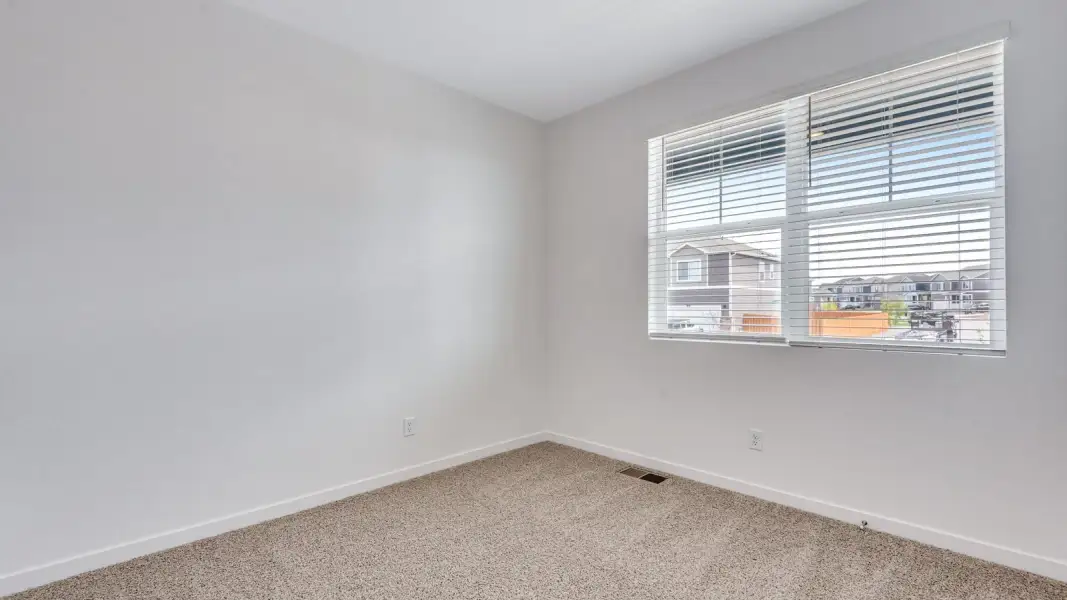 Spacious, unfurnished interior of a new home in Lakeside Canyon, Mead (Image 16).