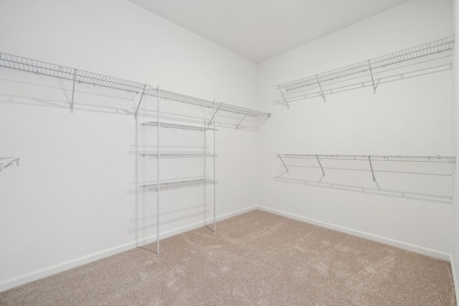 Spacious, unfurnished interior of a new home in The Coves on Lake Wylie, Charlotte (Image 18).