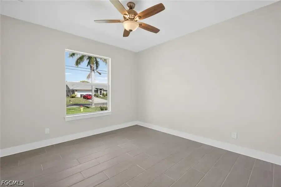 Spacious, unfurnished interior of a new home in Cape Coral, Cape Coral (Image 20).