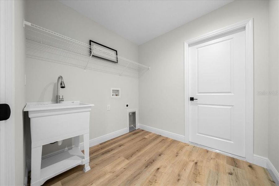 Spacious, unfurnished interior of a new home in , Ocala (Image 59).