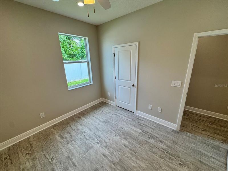 Spacious, unfurnished interior of a new home in , Dade City (Image 42).
