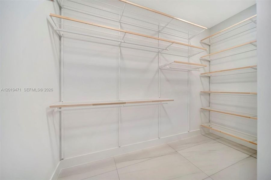 Spacious, unfurnished interior of a new home in , Fort Lauderdale (Image 21).