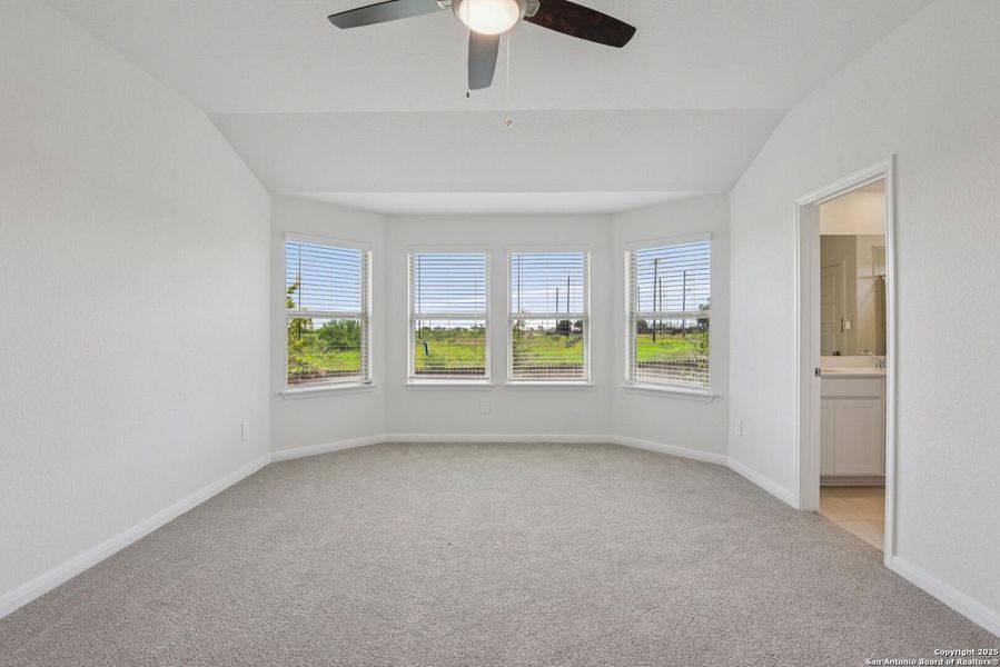 Spacious, unfurnished interior of a new home in Catalina, Converse (Image 33).