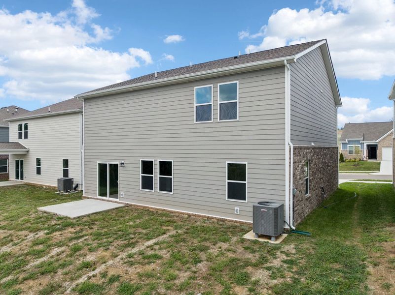 Exterior details and patio area of a home in Cades Bluff, Lebanon (Image 19).