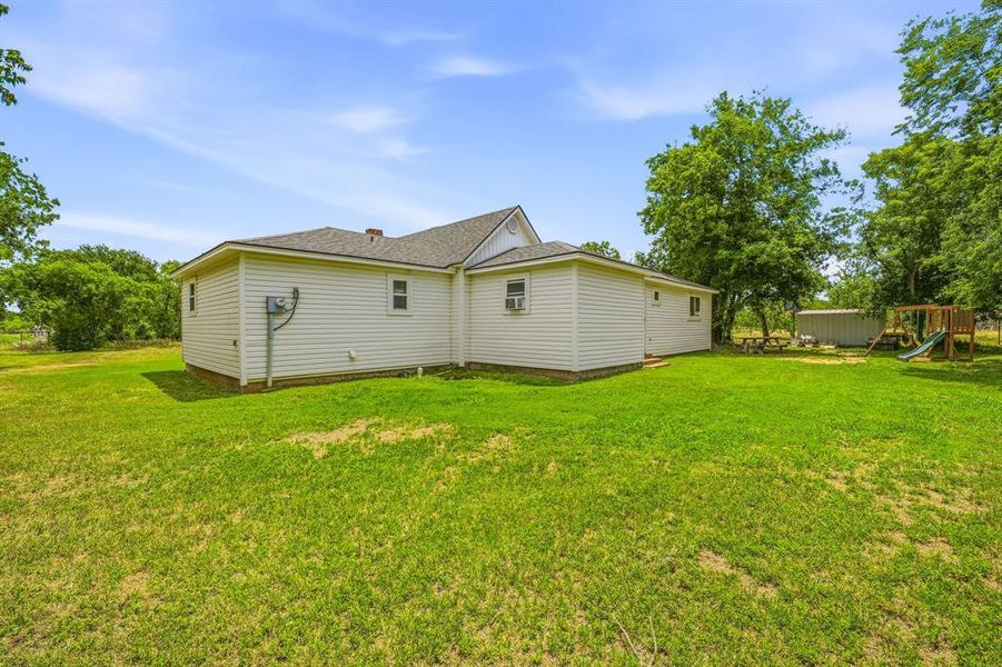 Exterior details and patio area of a home in , Mingus (Image 21).
