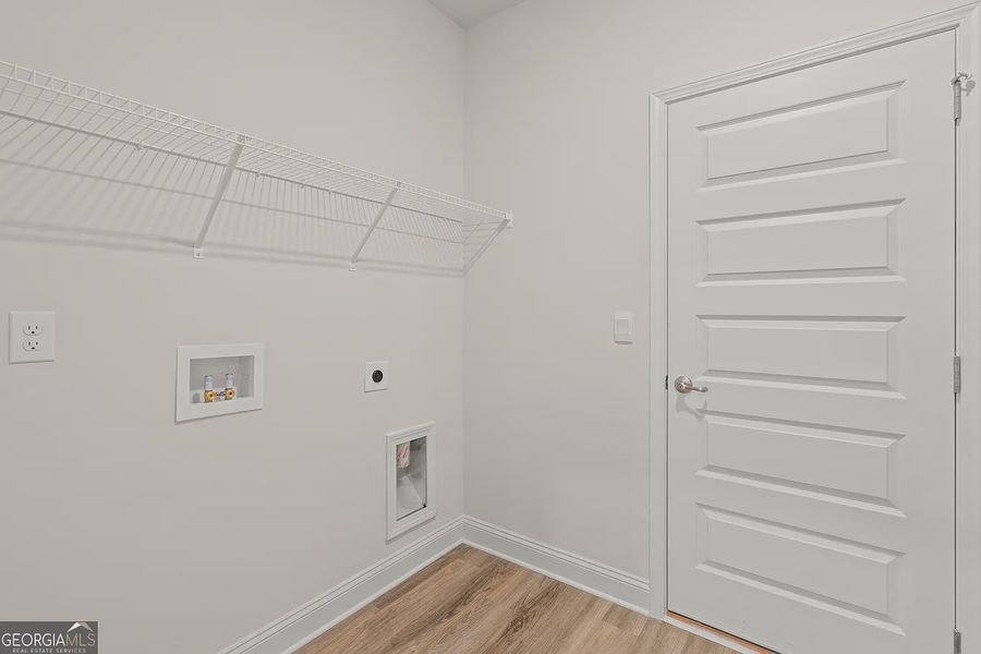 Spacious, unfurnished interior of a new home in Canterbury Villas, Carrollton (Image 20).