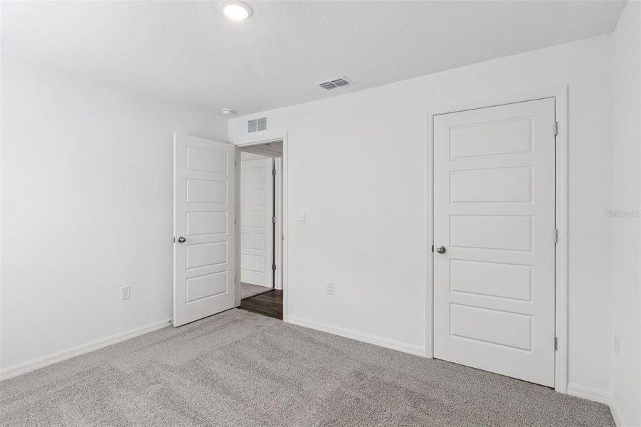 Spacious, unfurnished interior of a new home in Magnolia Pointe, Umatilla (Image 21).