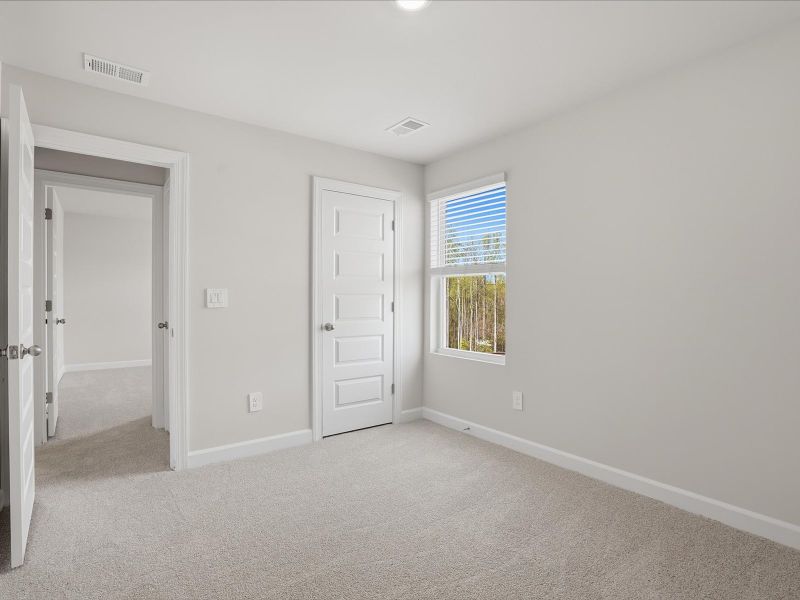 Spacious, unfurnished interior of a new home in Brayfield Manor - Heritage Collection, Wellford (Image 17).