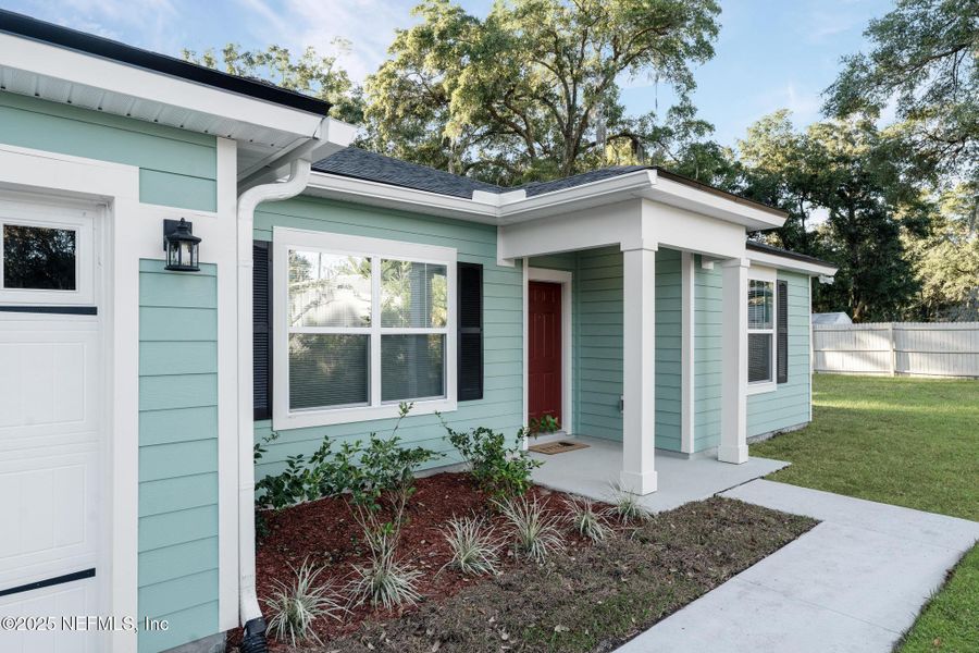 Exterior details and patio area of a home in , Jacksonville (Image 4).