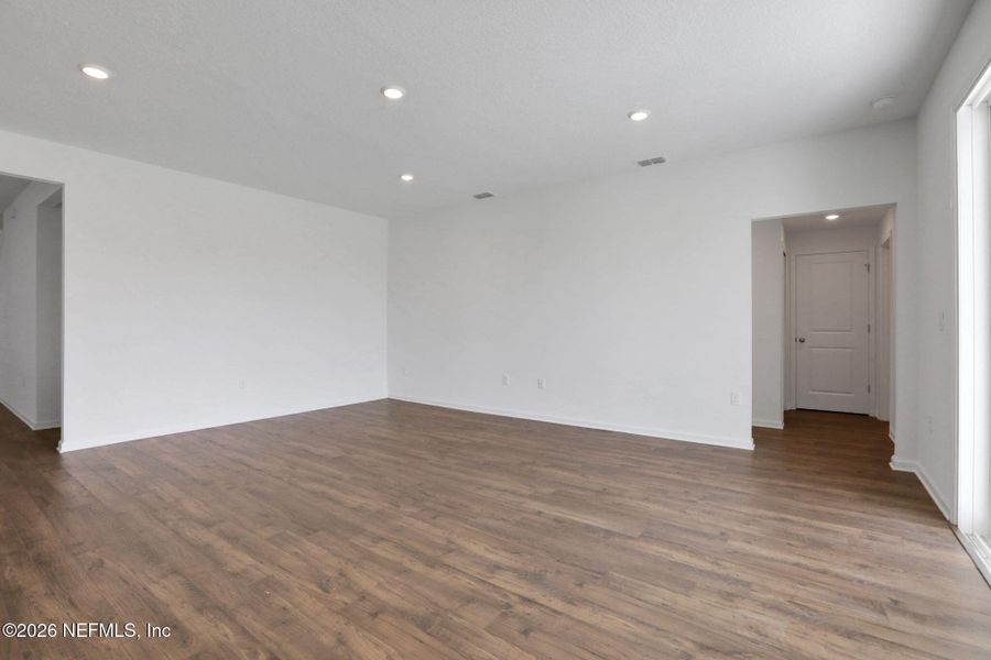 Spacious, unfurnished interior of a new home in Amberly, Green Cove Springs (Image 43).