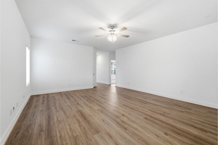 Spacious, unfurnished interior of a new home in Sanctuary, Salado (Image 23).