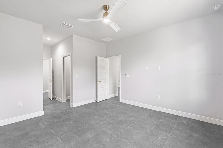 Spacious, unfurnished interior of a new home in , North Port (Image 15).