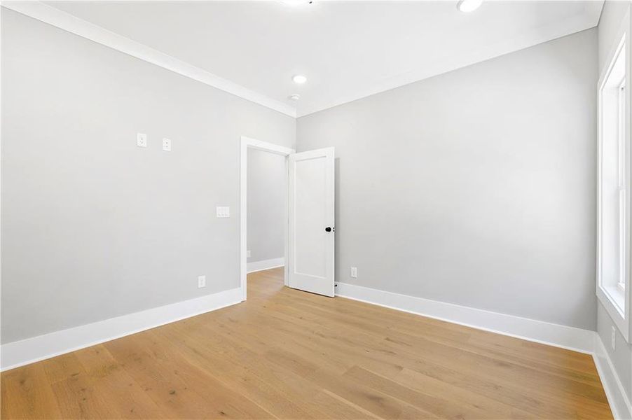 Spacious, unfurnished interior of a new home in , Brookhaven (Image 33).
