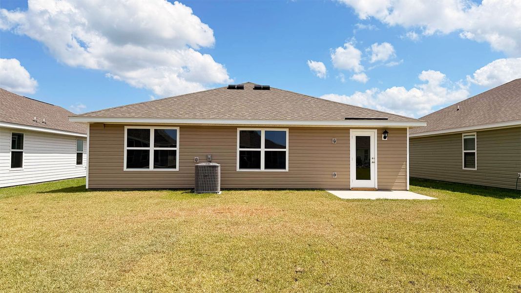 Exterior details and patio area of a home in Liberty, Panama City (Image 4).