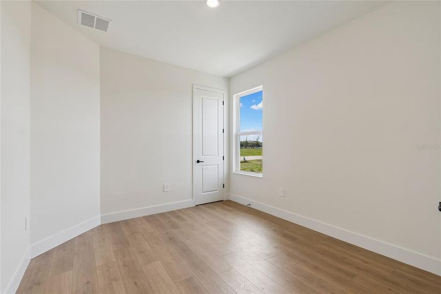 Spacious, unfurnished interior of a new home in Gracewater at Sarasota, Sarasota (Image 16).
